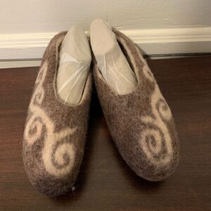 Handmade felt warm  slippers from merino wool size 6 new